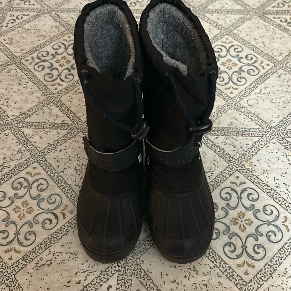 LL Bean boys snow boots size 11